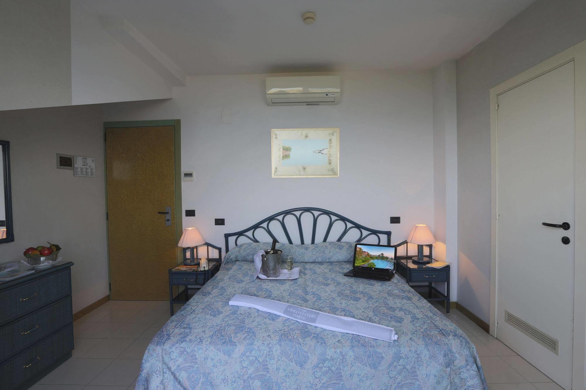 Hotel Ambasciatori Pineto Zewnętrze zdjęcie